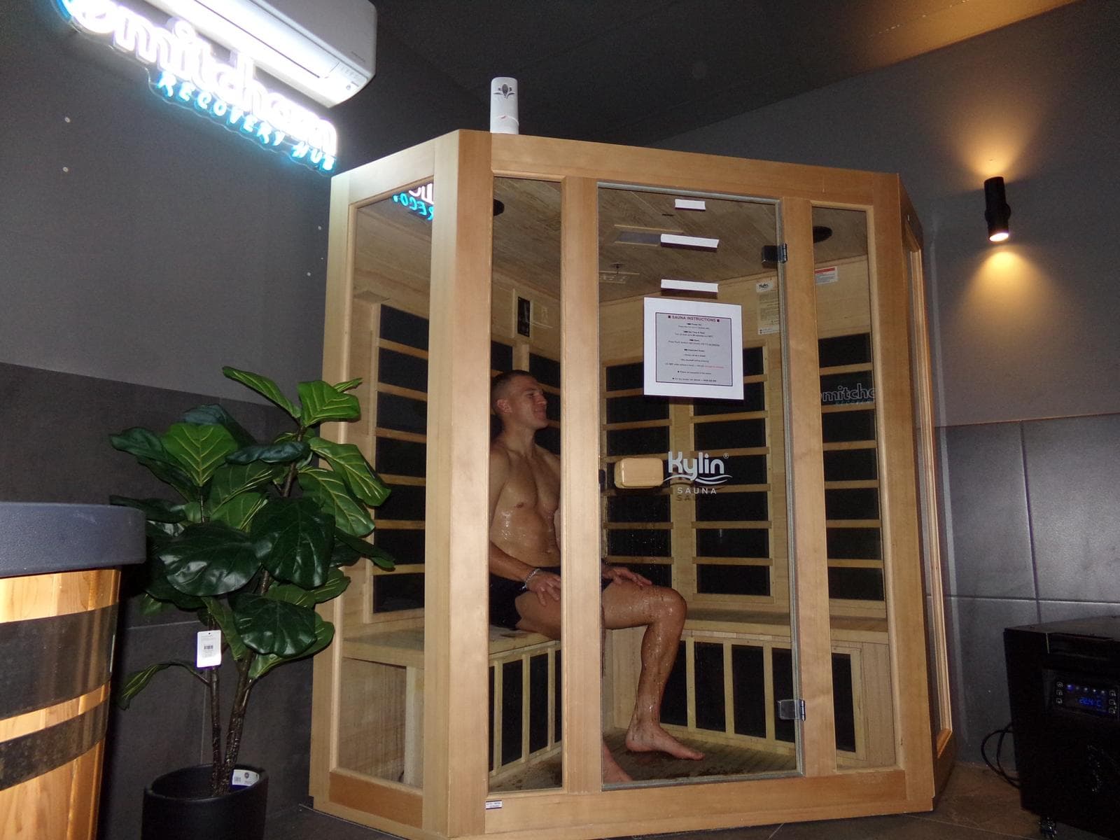 Private Room 1 (Platinum) — Hot plunge